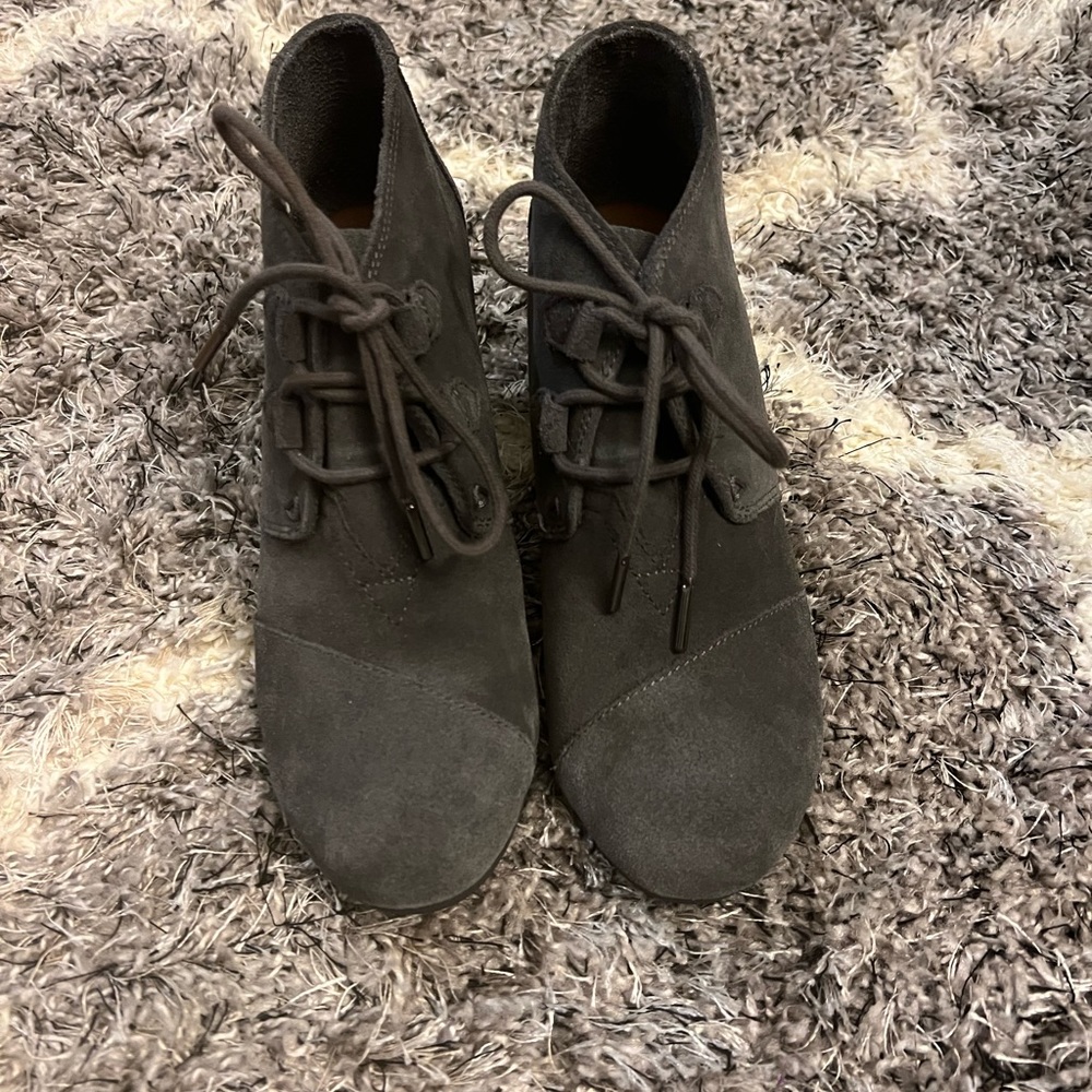 EUC TOMS Gray Suede Wedge Bootie, Size 8